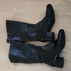 Born leather boots